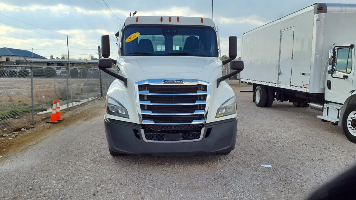 2021 Freightliner Cascadia in Birmingham, AL — photo 2