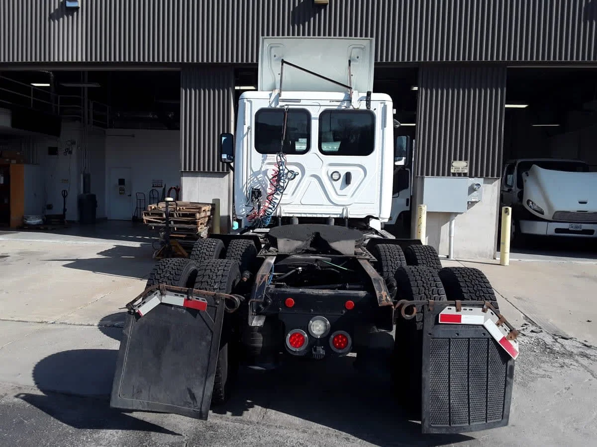 2018 Freightliner Cascadia - image 5