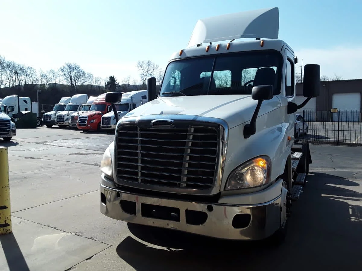 2018 Freightliner Cascadia in Kansas City, MO