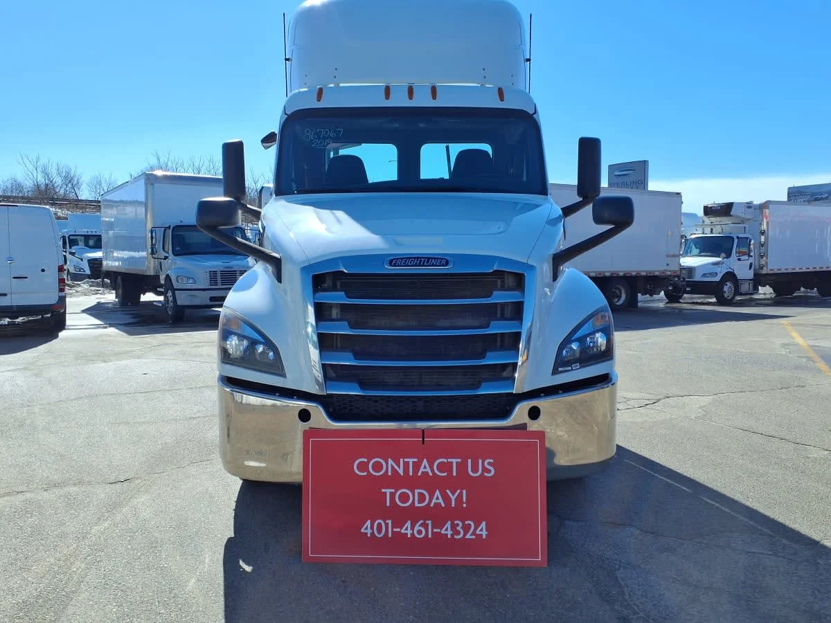 2019 Freightliner Cascadia in Warwick, RI — photo 2