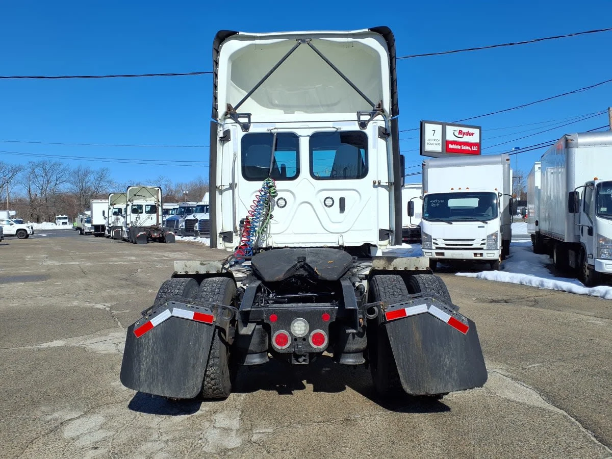 2019 Freightliner Cascadia in Warwick, RI — photo 5