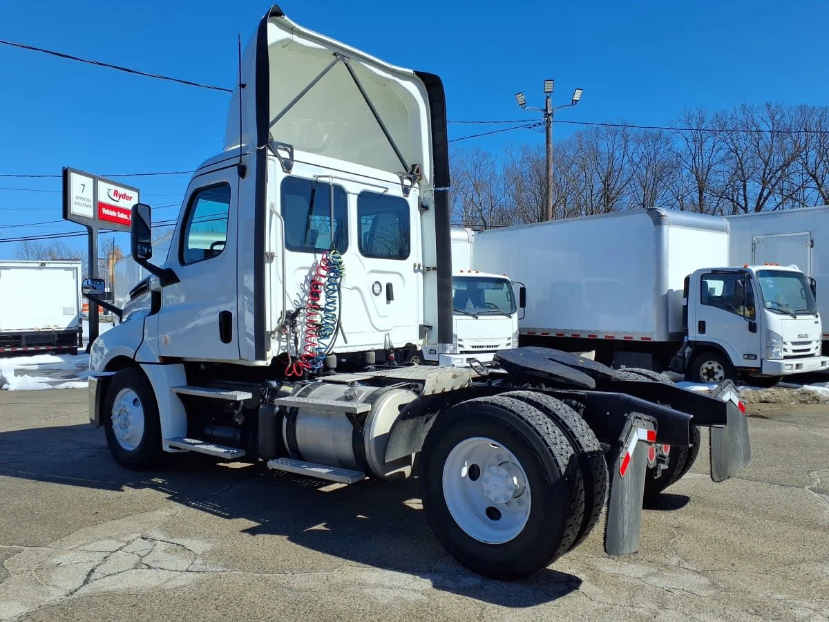 2019 Freightliner Cascadia in Warwick, RI — photo 6