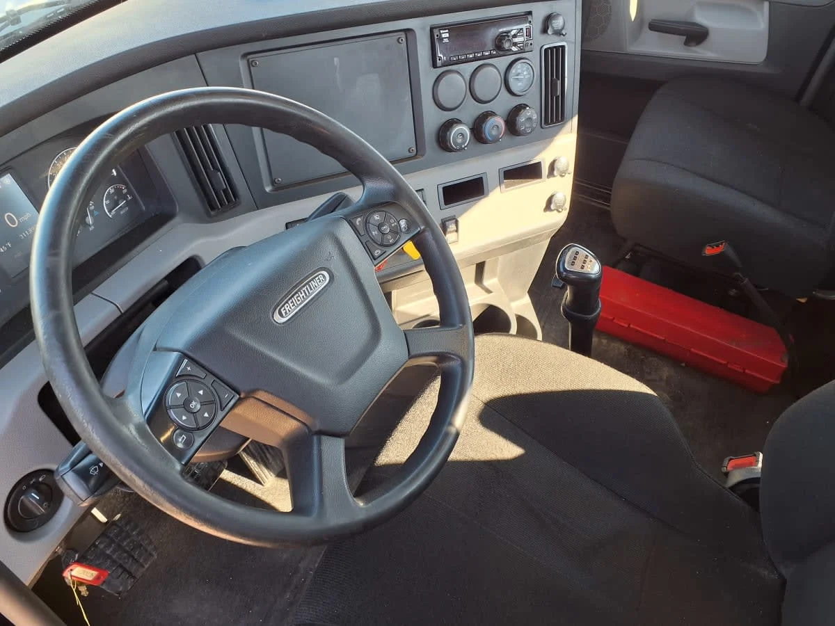 2019 Freightliner Cascadia in Warwick, RI — photo 7