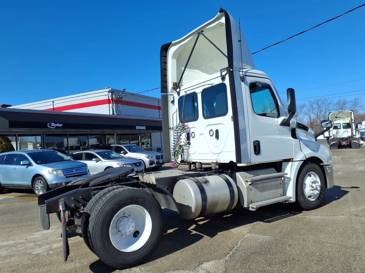 2019 Freightliner Cascadia in Warwick, RI — photo 4