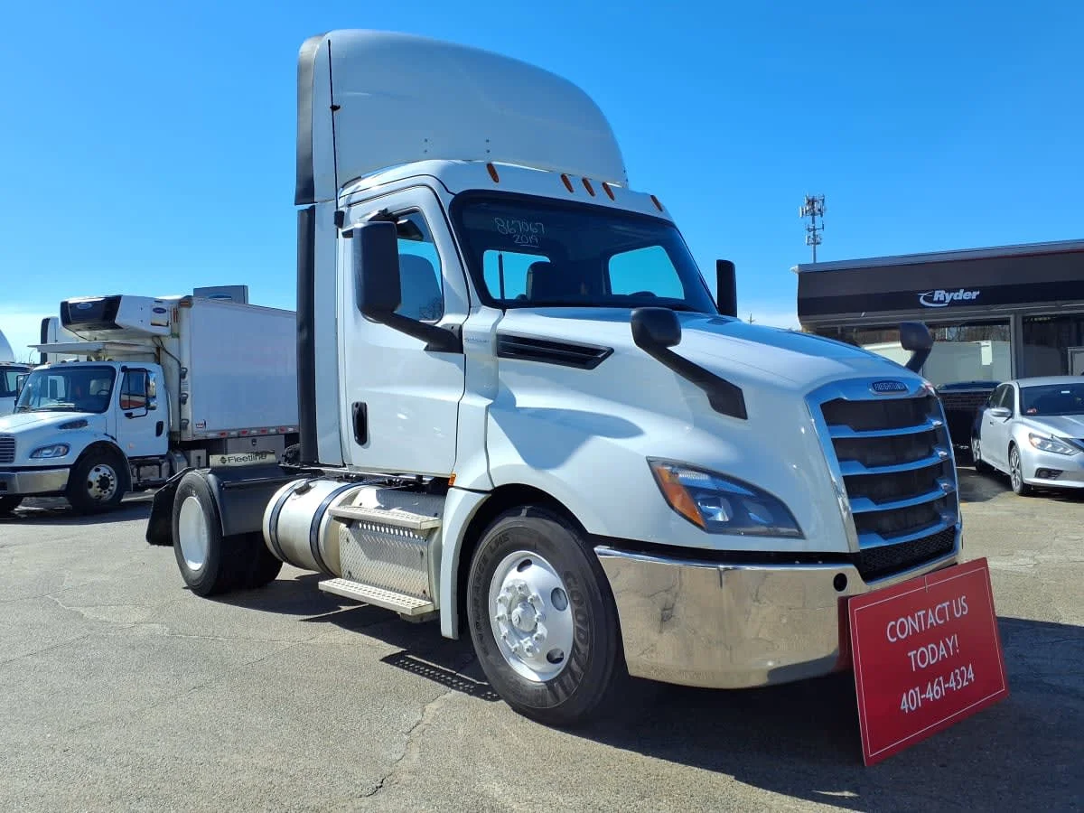 2019 Freightliner Cascadia in Warwick, RI — photo 3