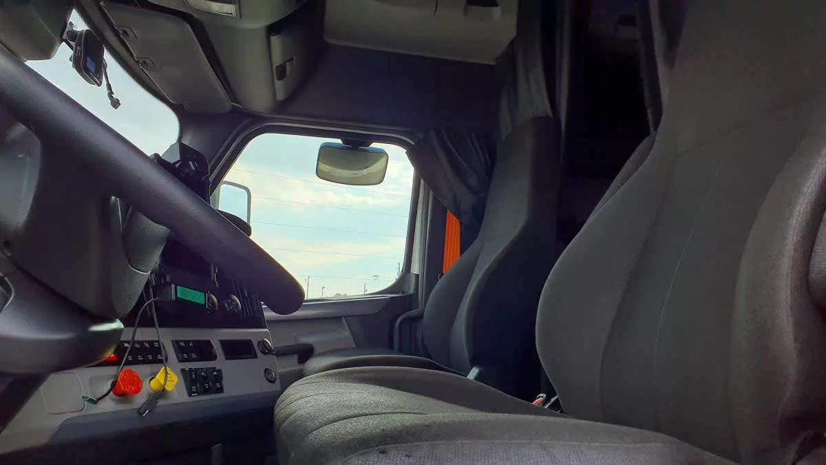 2022 Freightliner Cascadia - image 7