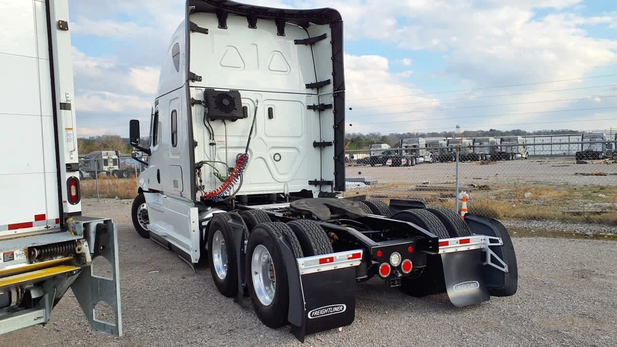 2022 Freightliner Cascadia - image 6