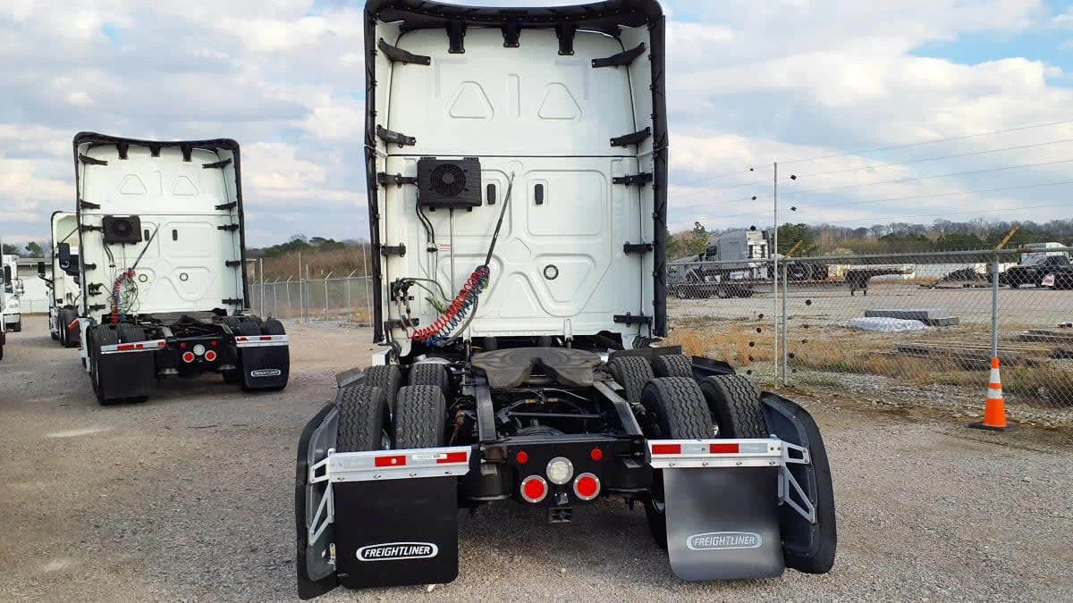 2022 Freightliner Cascadia - image 5
