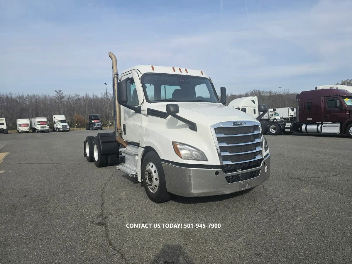 2021 Freightliner Cascadia in North Little Rock, AR — photo 3