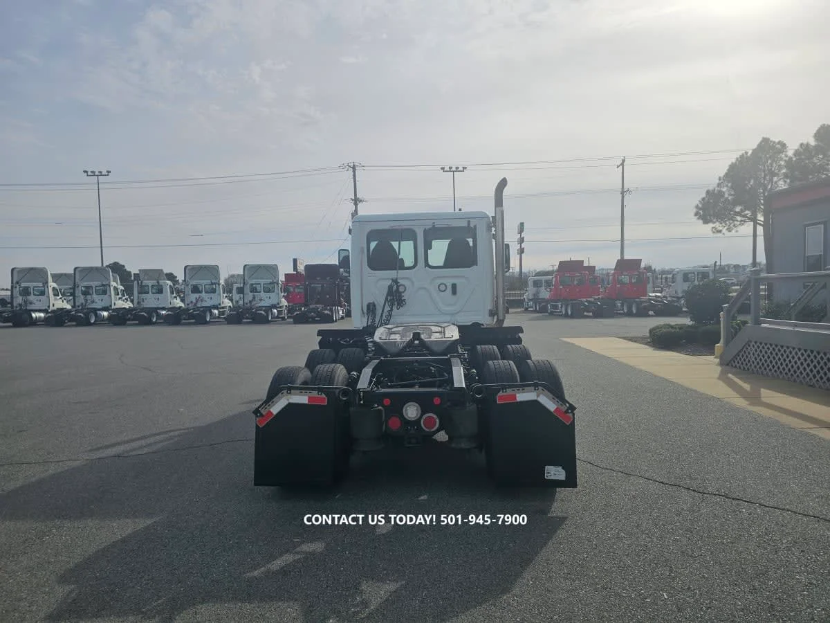 2021 Freightliner Cascadia in North Little Rock, AR — photo 5