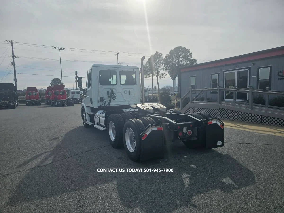 2021 Freightliner Cascadia in North Little Rock, AR — photo 6