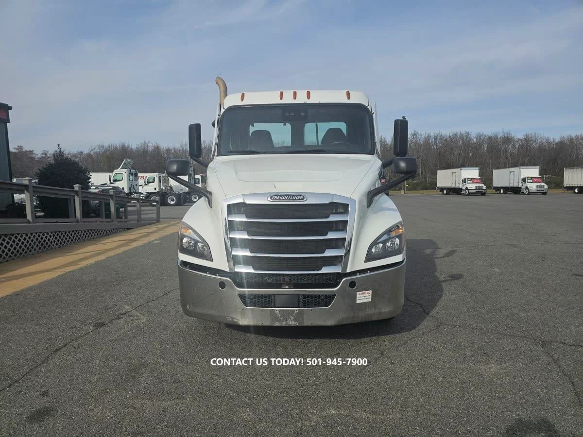 2021 Freightliner Cascadia in North Little Rock, AR — photo 2