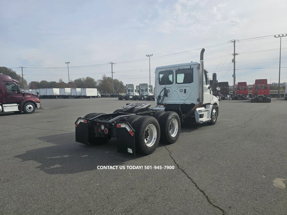 2021 Freightliner Cascadia in North Little Rock, AR — photo 4