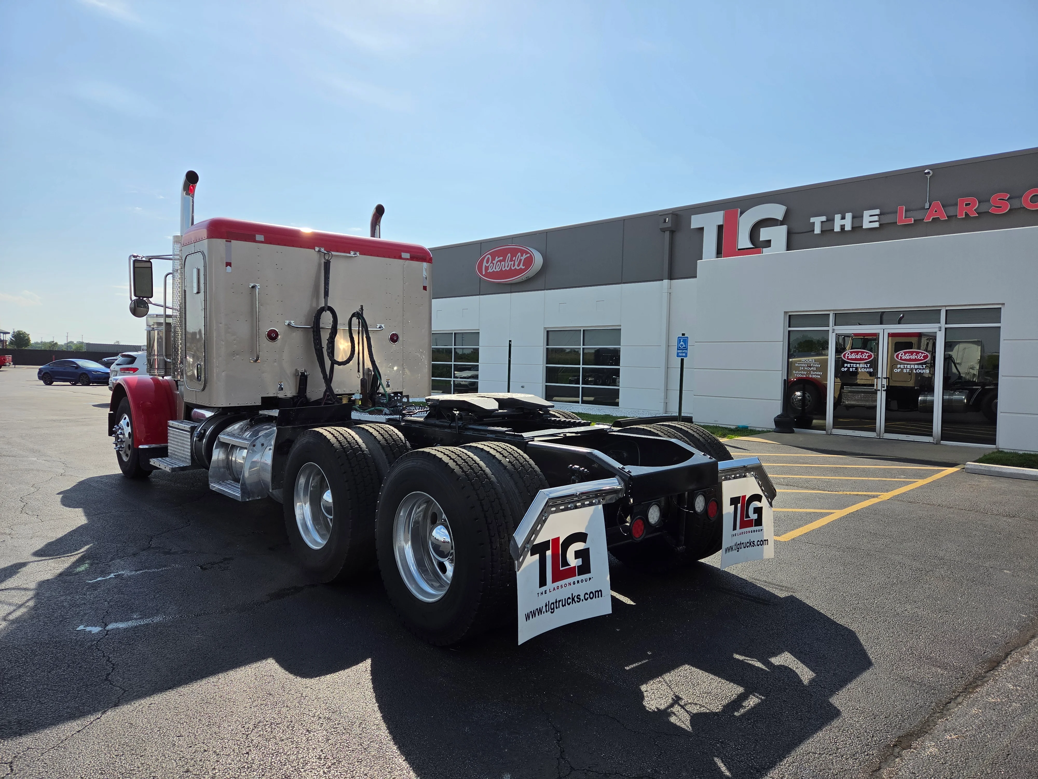 2018 Peterbilt 389 in Springfield, MO — photo 4