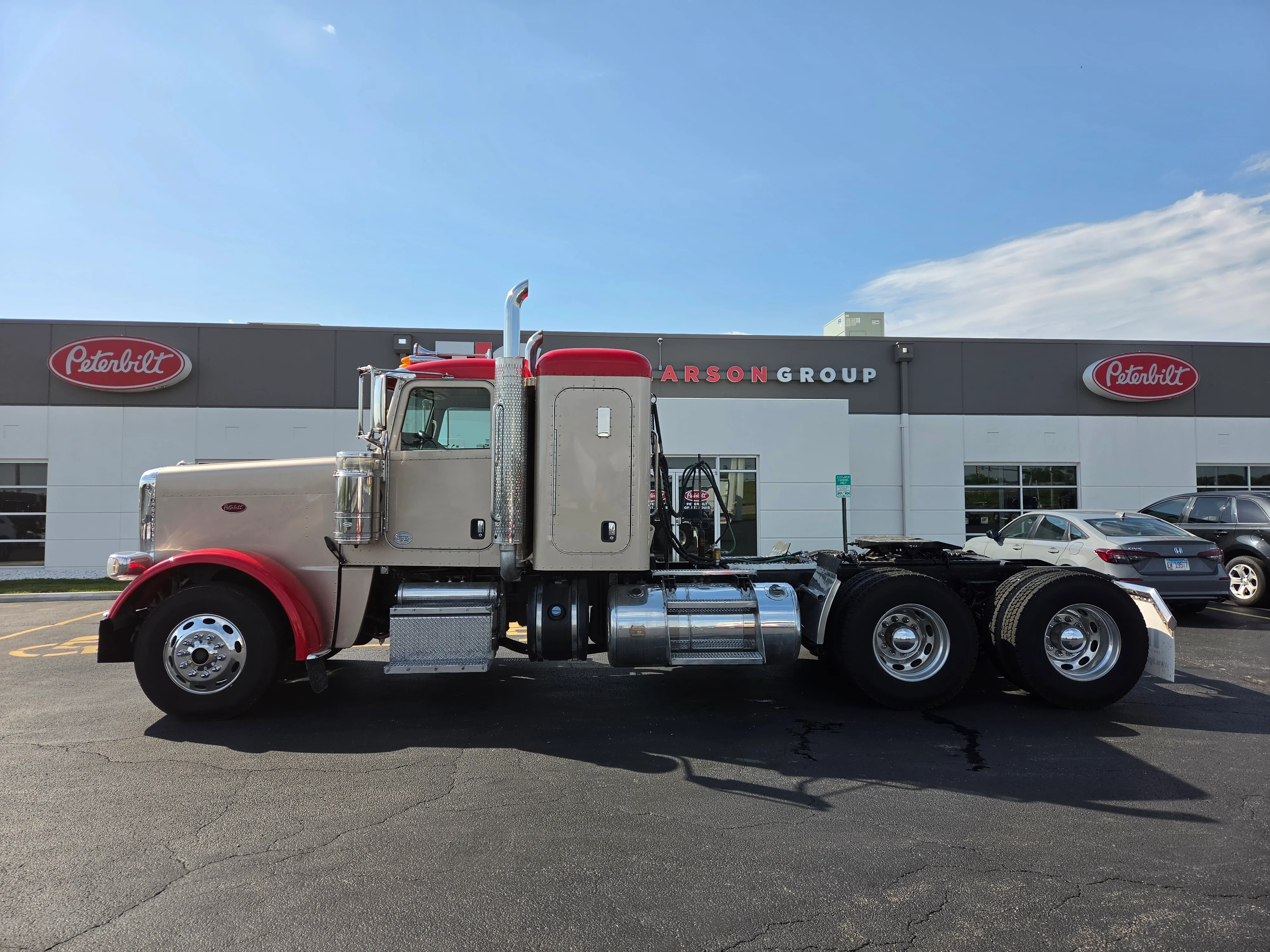 2018 Peterbilt 389 in Springfield, MO — photo 2