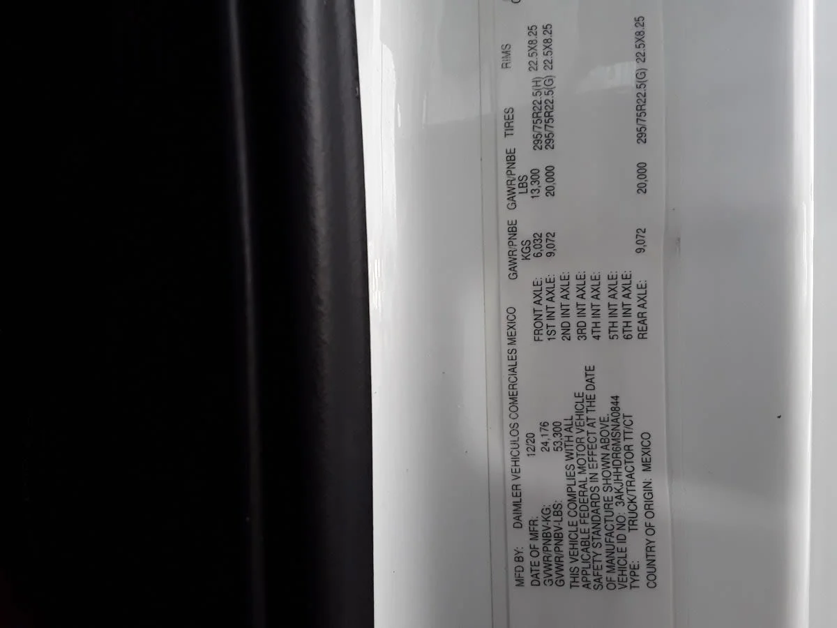 2021 Freightliner Cascadia in Hilliard, OH — photo 15