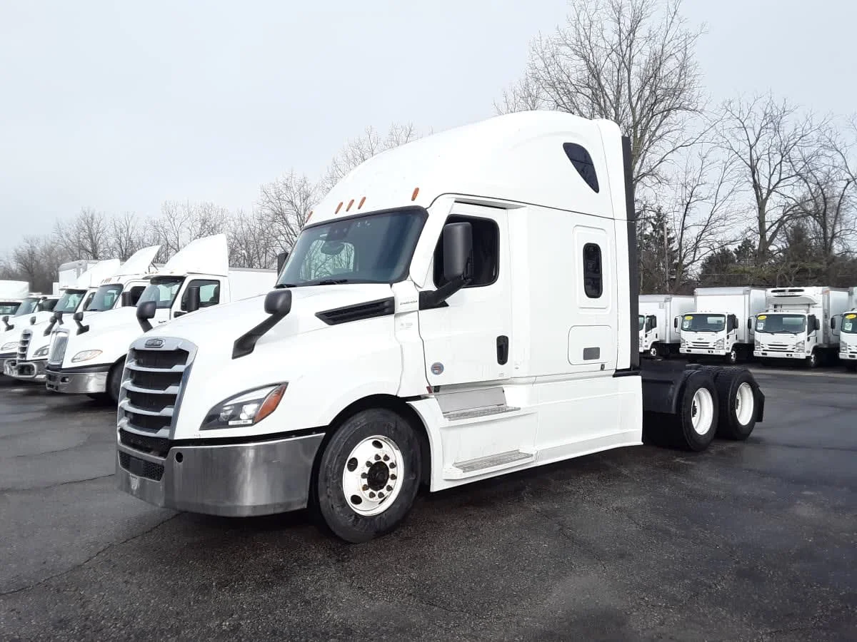 2021 Freightliner Cascadia in Hilliard, OH