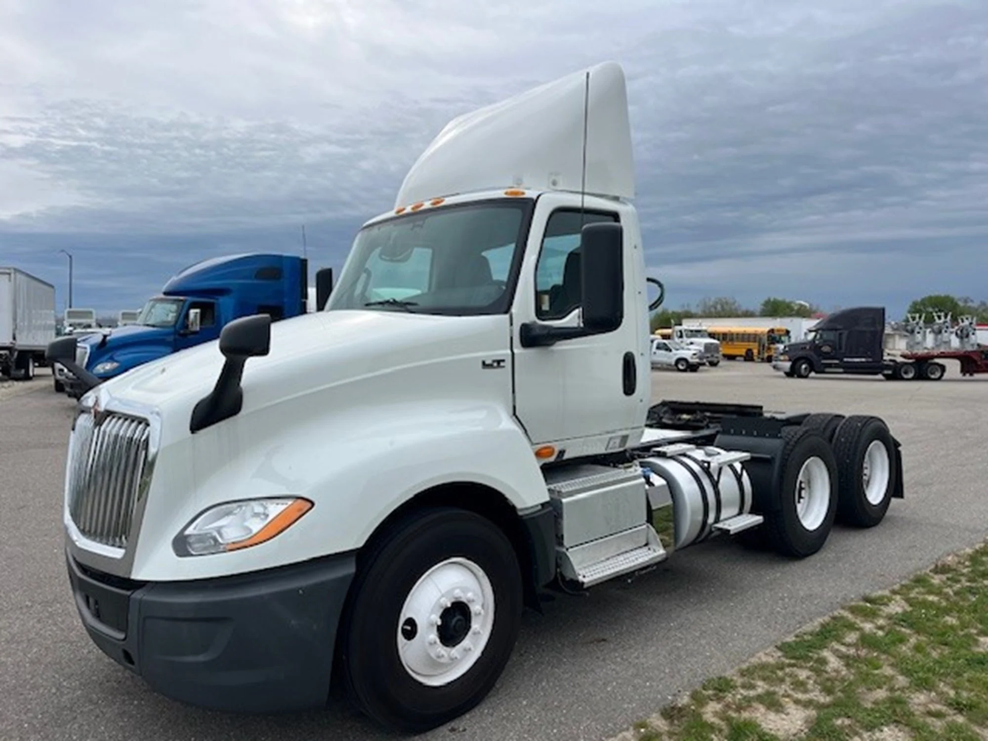 2024 International LT in MI — photo 2