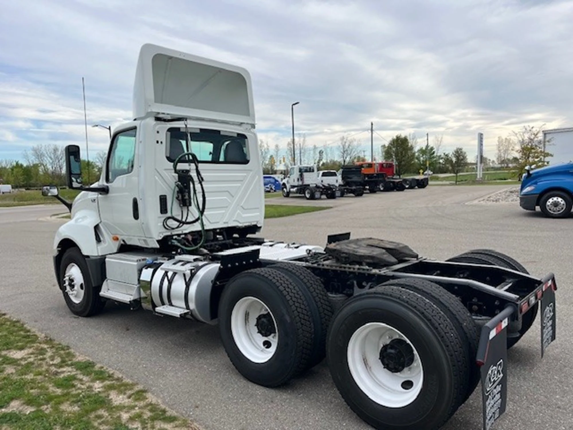 2024 International LT in MI — photo 6