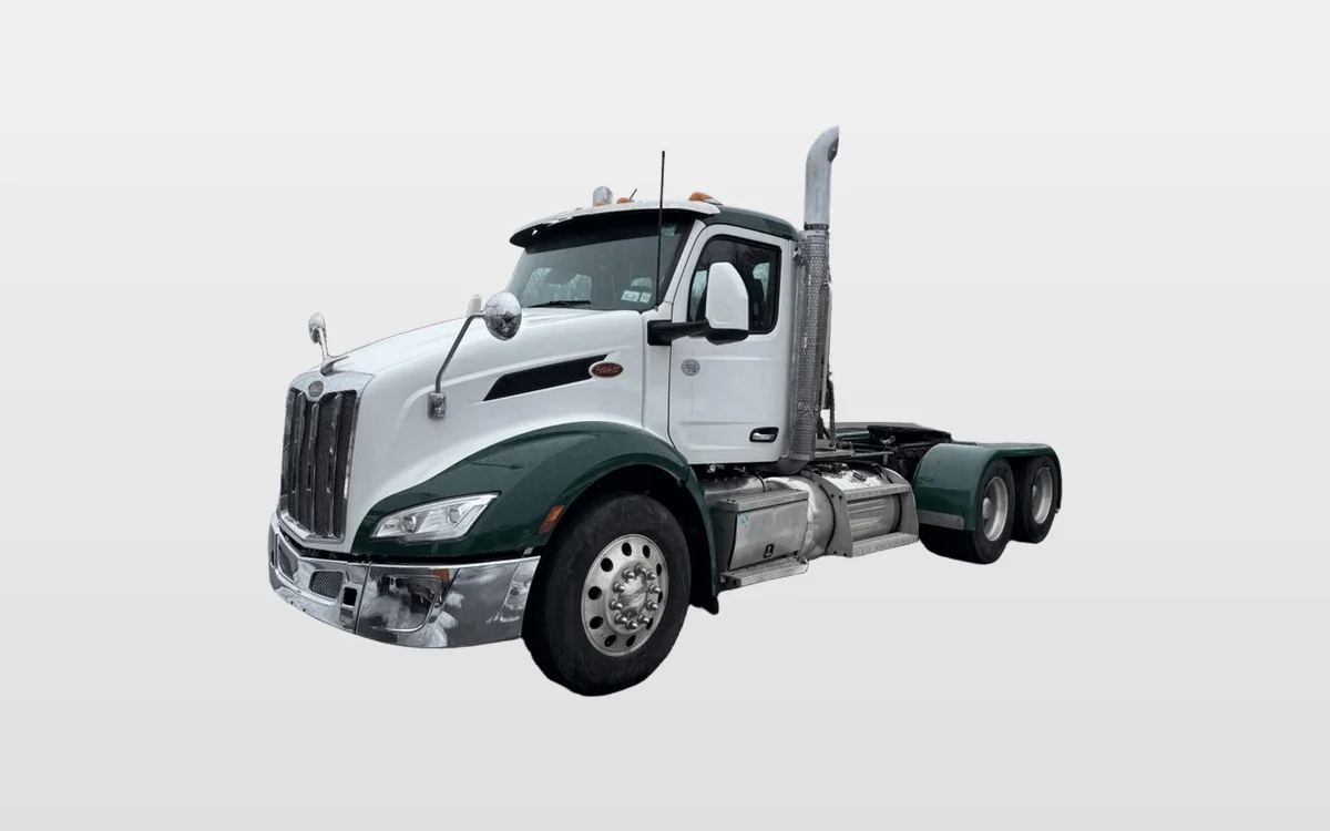 2022 PETERBILT 579 Daycab - image 1