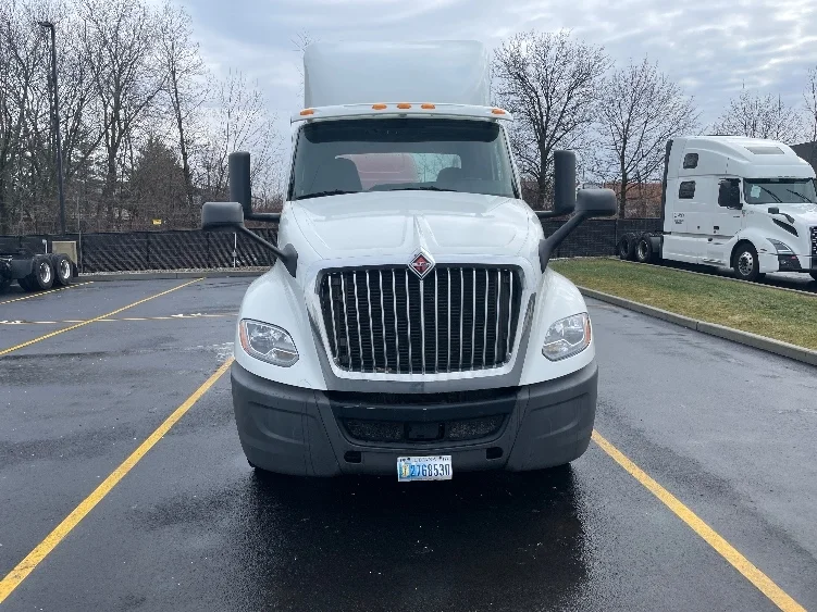 2018 International LT - image 2