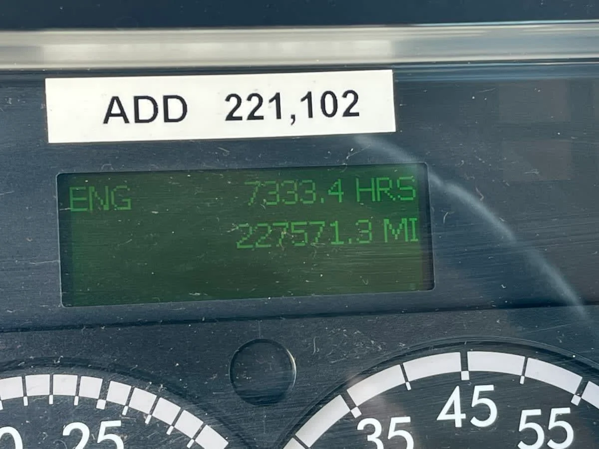 2016 Freightliner M2 106 - image 11