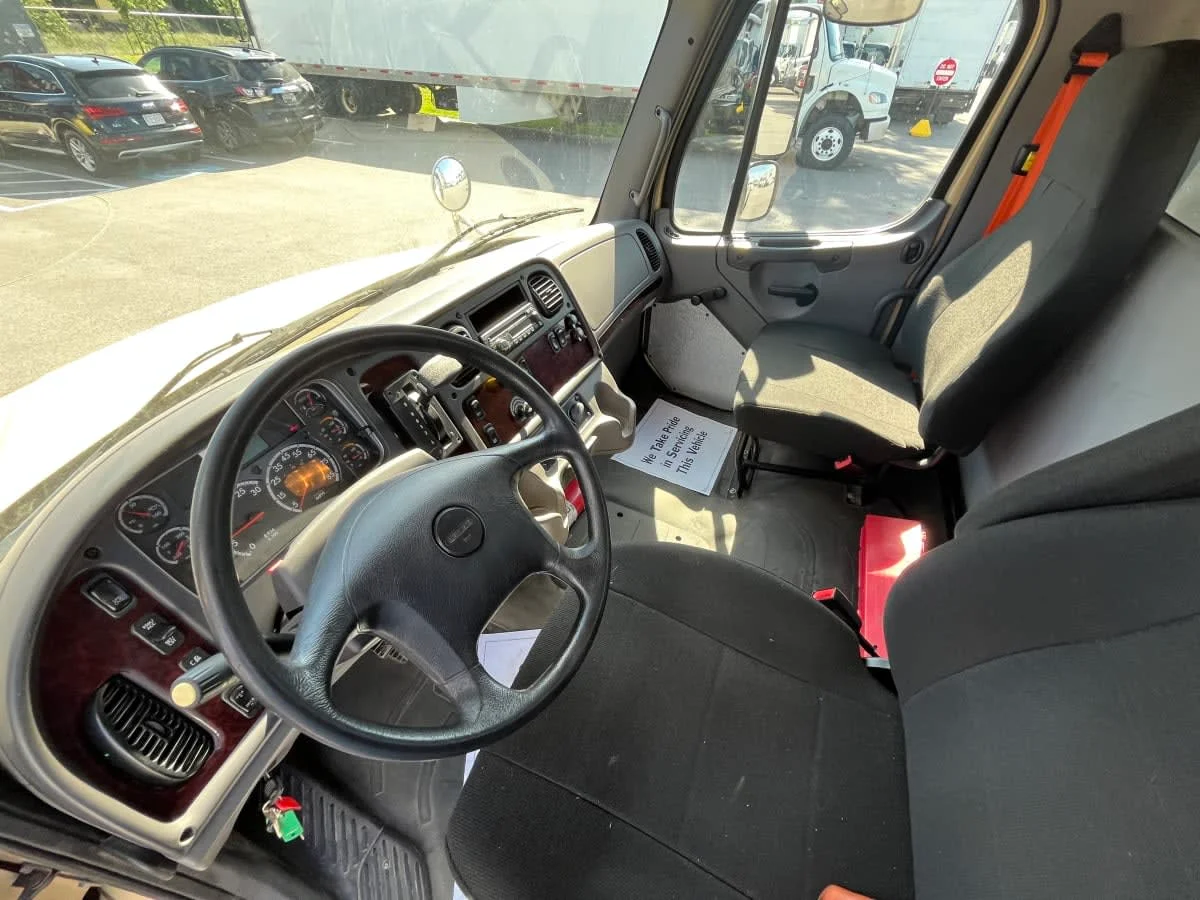 2016 Freightliner M2 106 - image 7