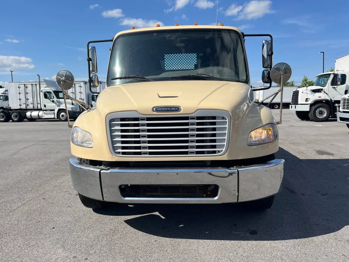 2016 Freightliner M2 106 - image 2