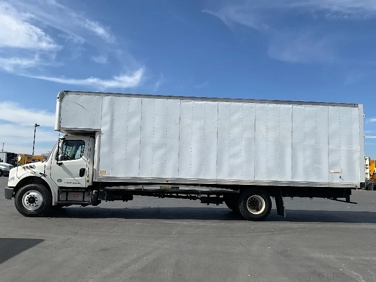 2017 Freightliner M2 106 - image 4