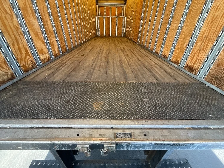 2017 Freightliner M2 106 - image 9