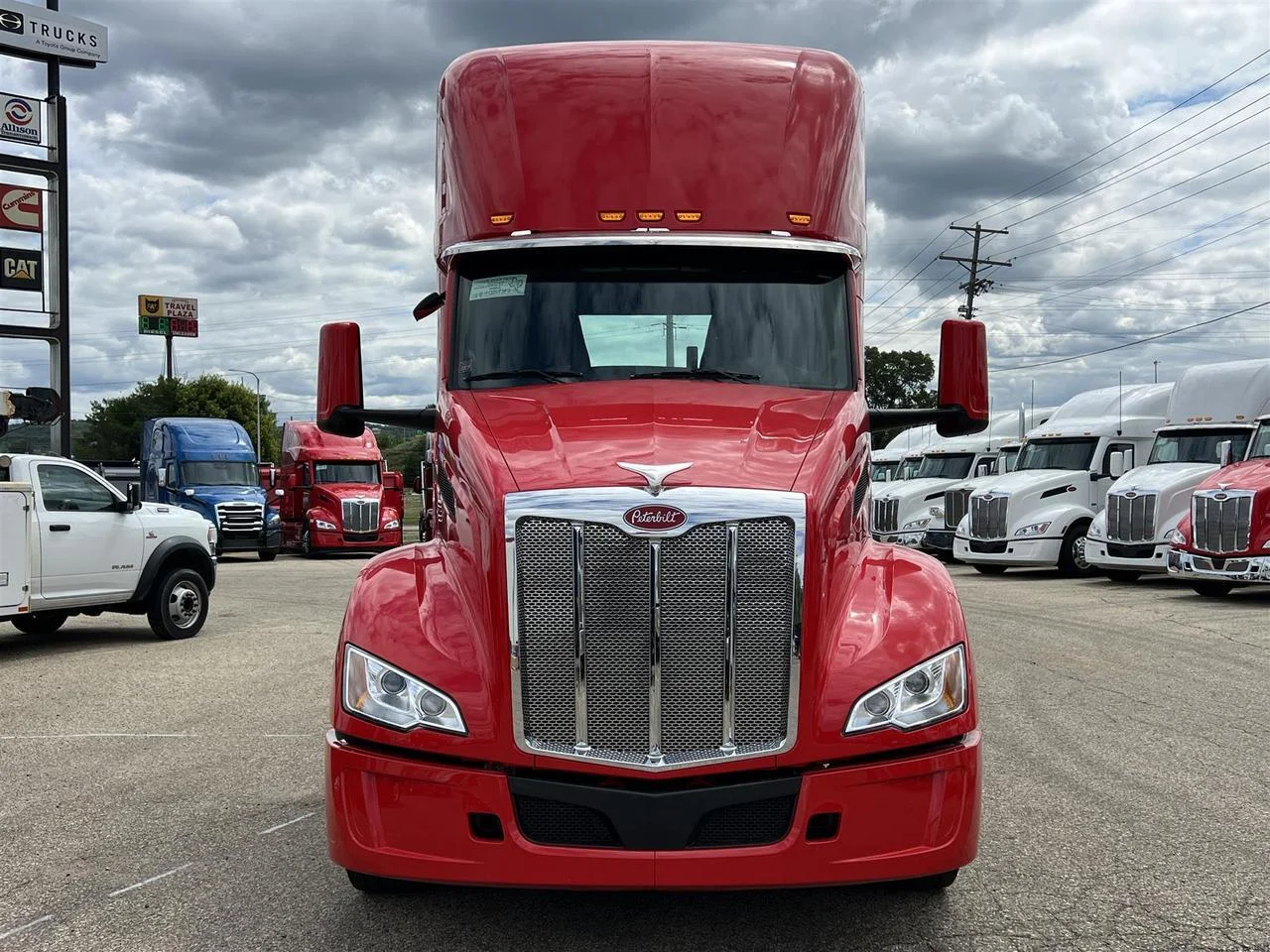 2027 Peterbilt 579 in South St. Paul, MN — photo 2