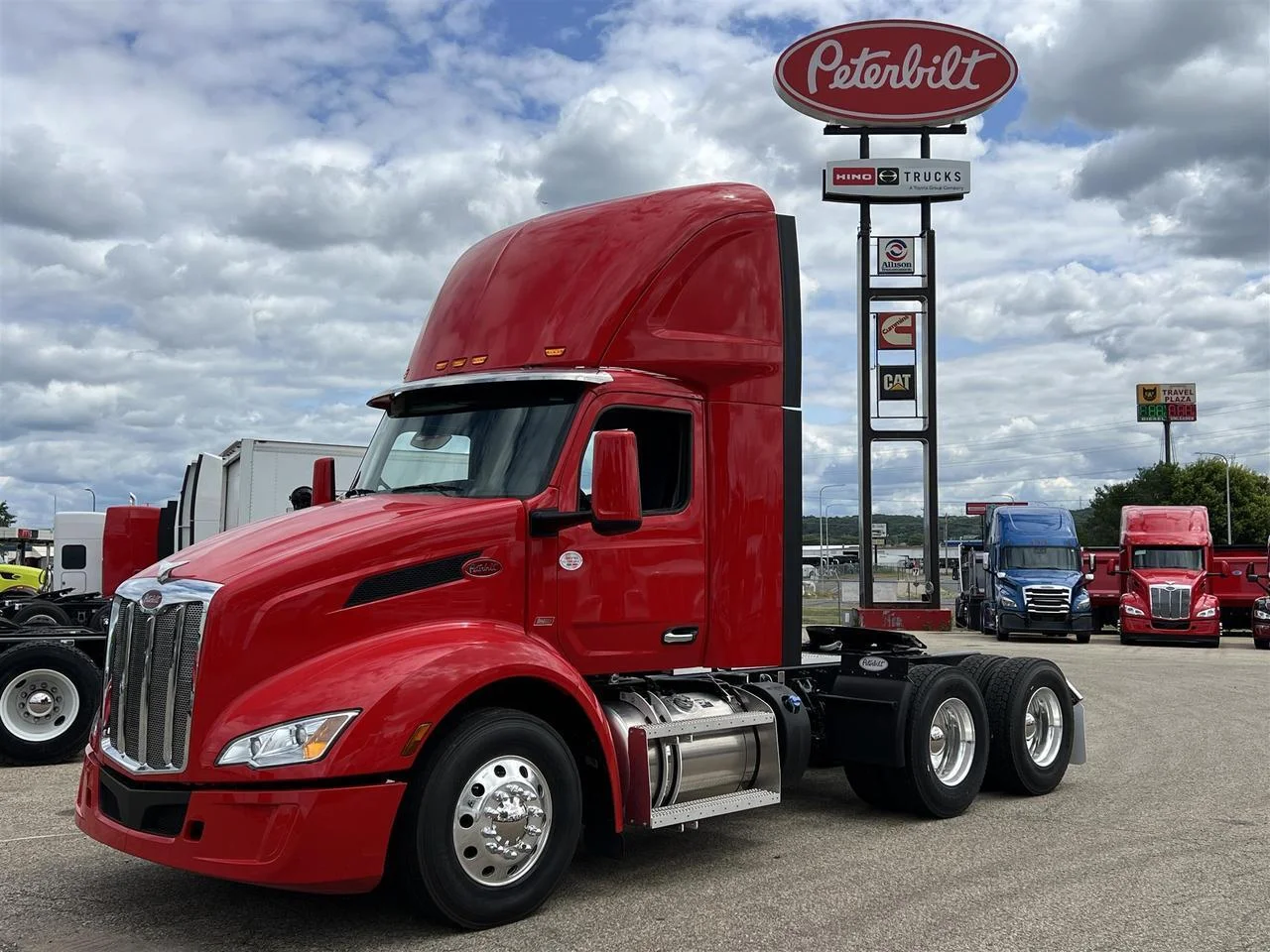 2027 Peterbilt 579 in South St. Paul, MN — photo 12