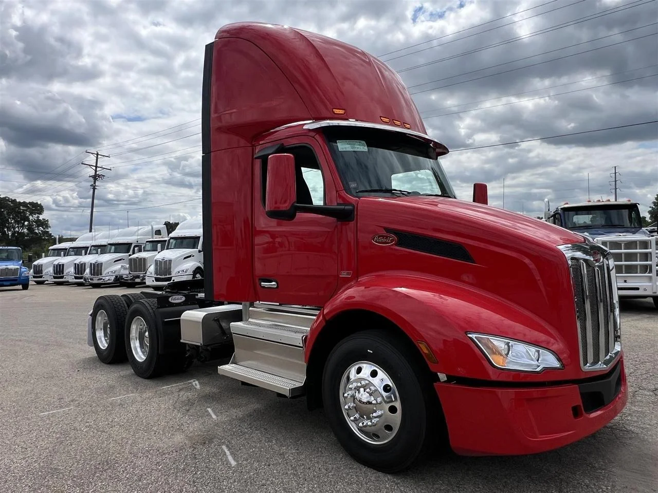 2027 Peterbilt 579 in South St. Paul, MN — photo 3