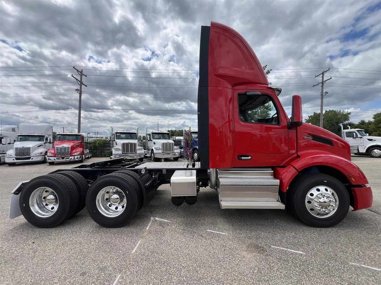 2027 Peterbilt 579 in South St. Paul, MN — photo 5