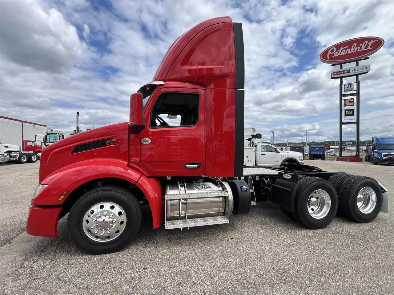 2027 Peterbilt 579 in South St. Paul, MN — photo 4