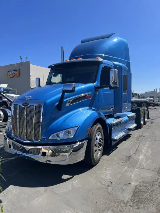 2024 Peterbilt 579 in Los Angeles, CA — photo 2