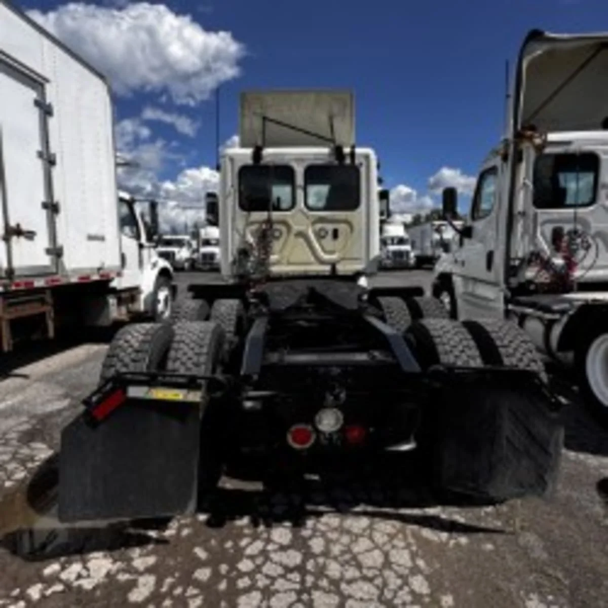 2019 Freightliner Cascadia - image 5