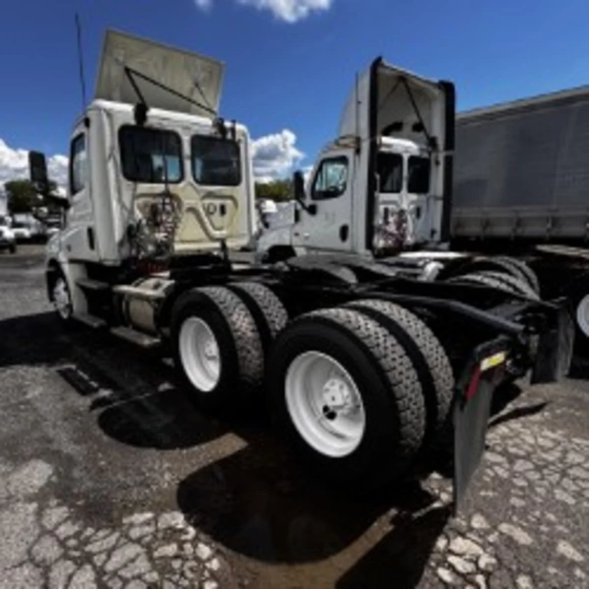 2019 Freightliner Cascadia - image 6