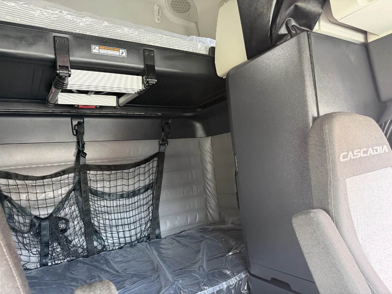 2023 Freightliner Cascadia - image 11