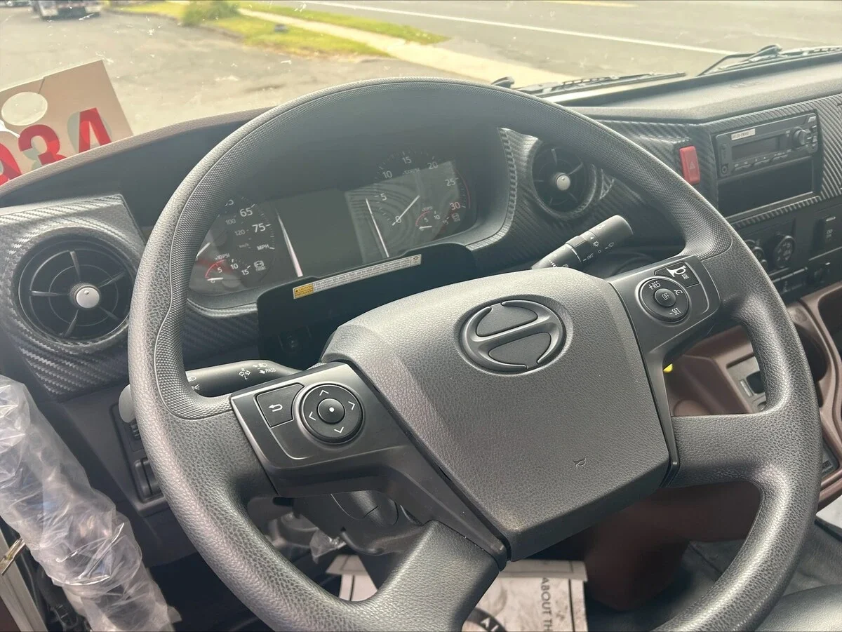 2026 Hino XL7 - image 3