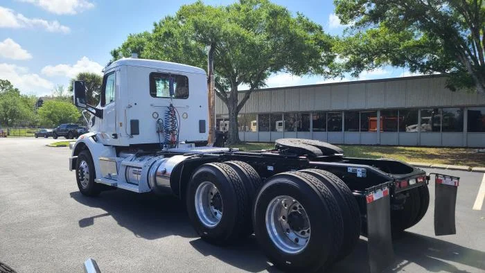 2020 Peterbilt 567 — photo 7