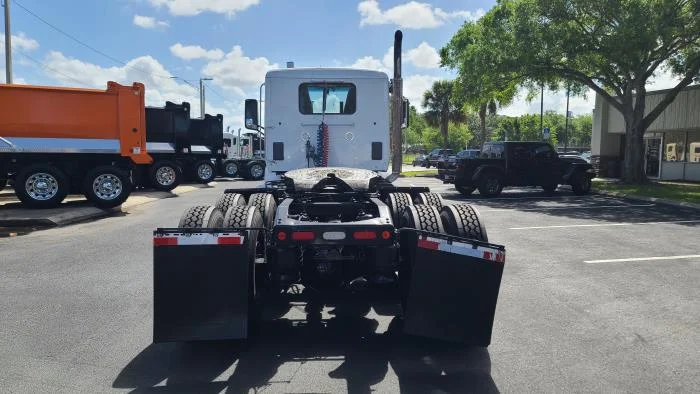 2020 Peterbilt 567 — photo 8