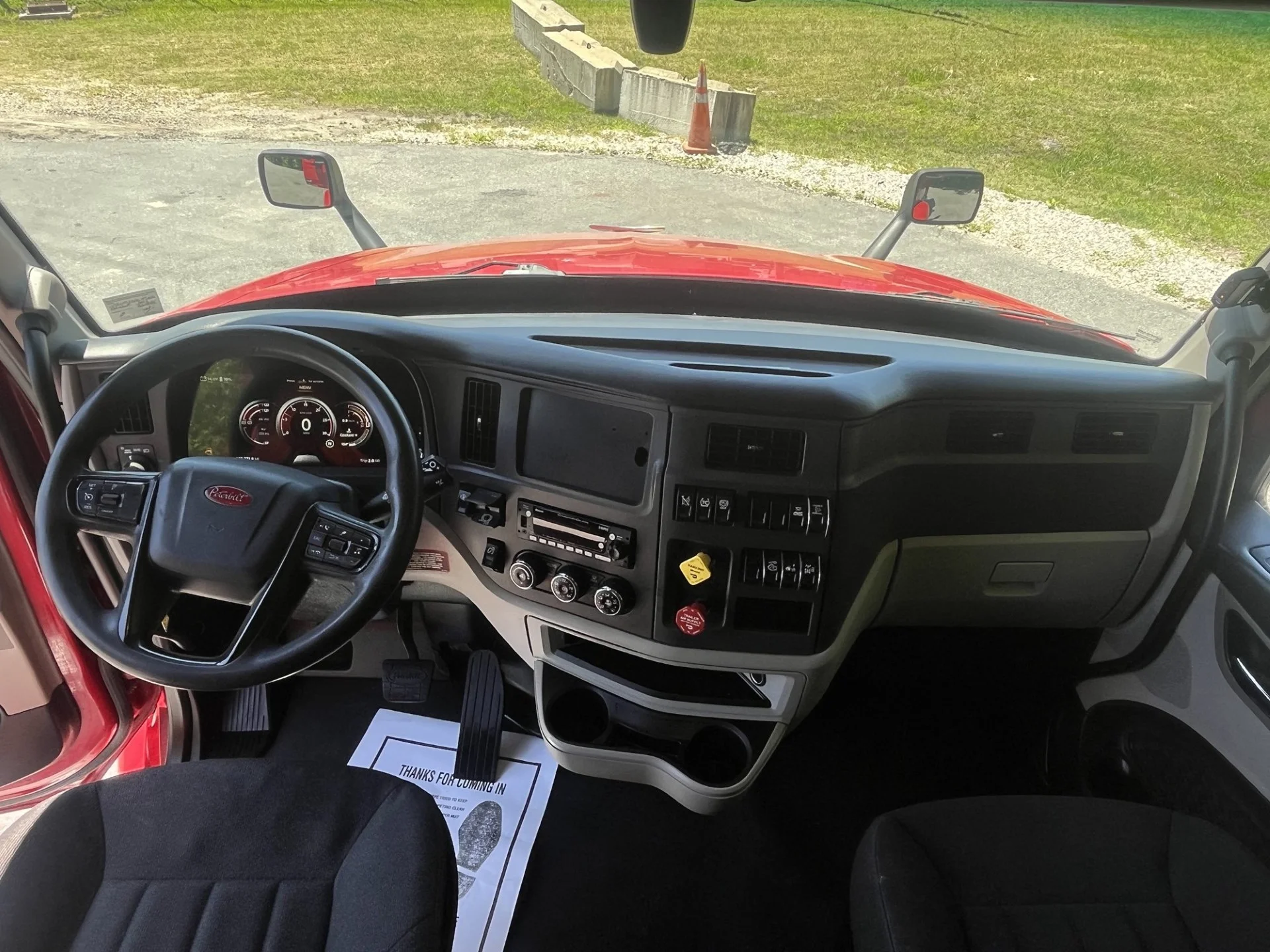 2023 Peterbilt 579 in Cincinnati, OH — photo 3