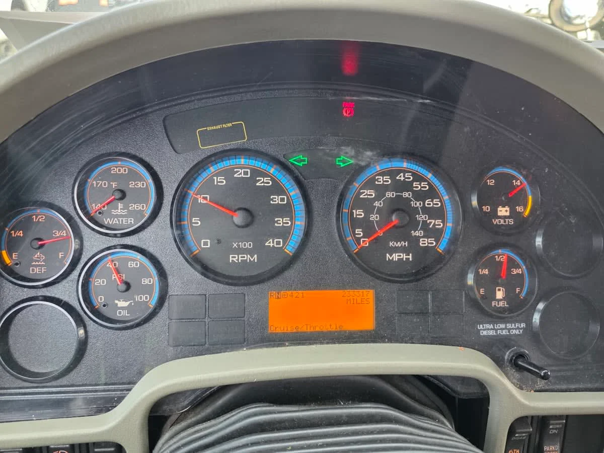 2018 International 4300 - image 10