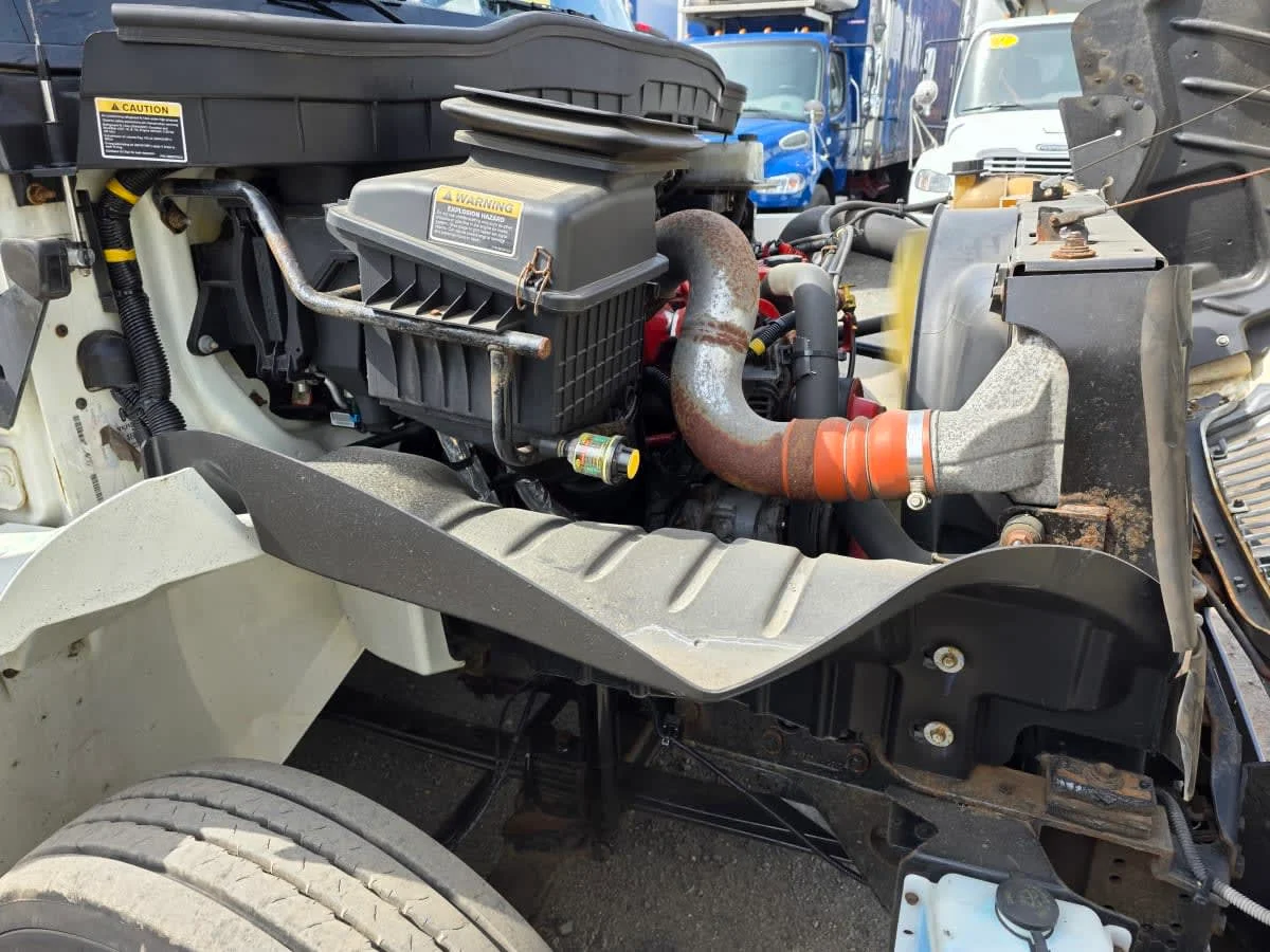 2018 International 4300 - image 16