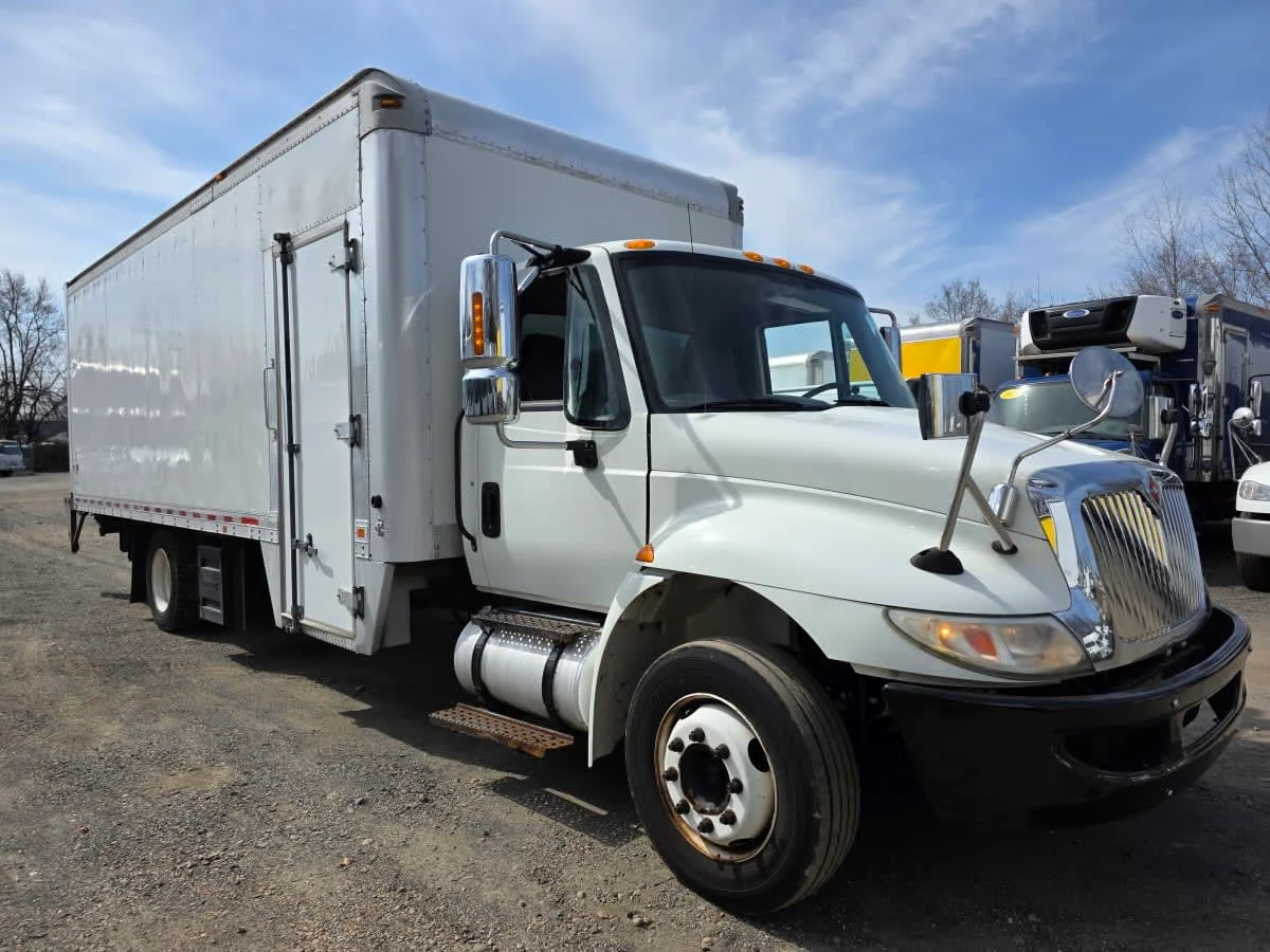 2018 International 4300 - image 3