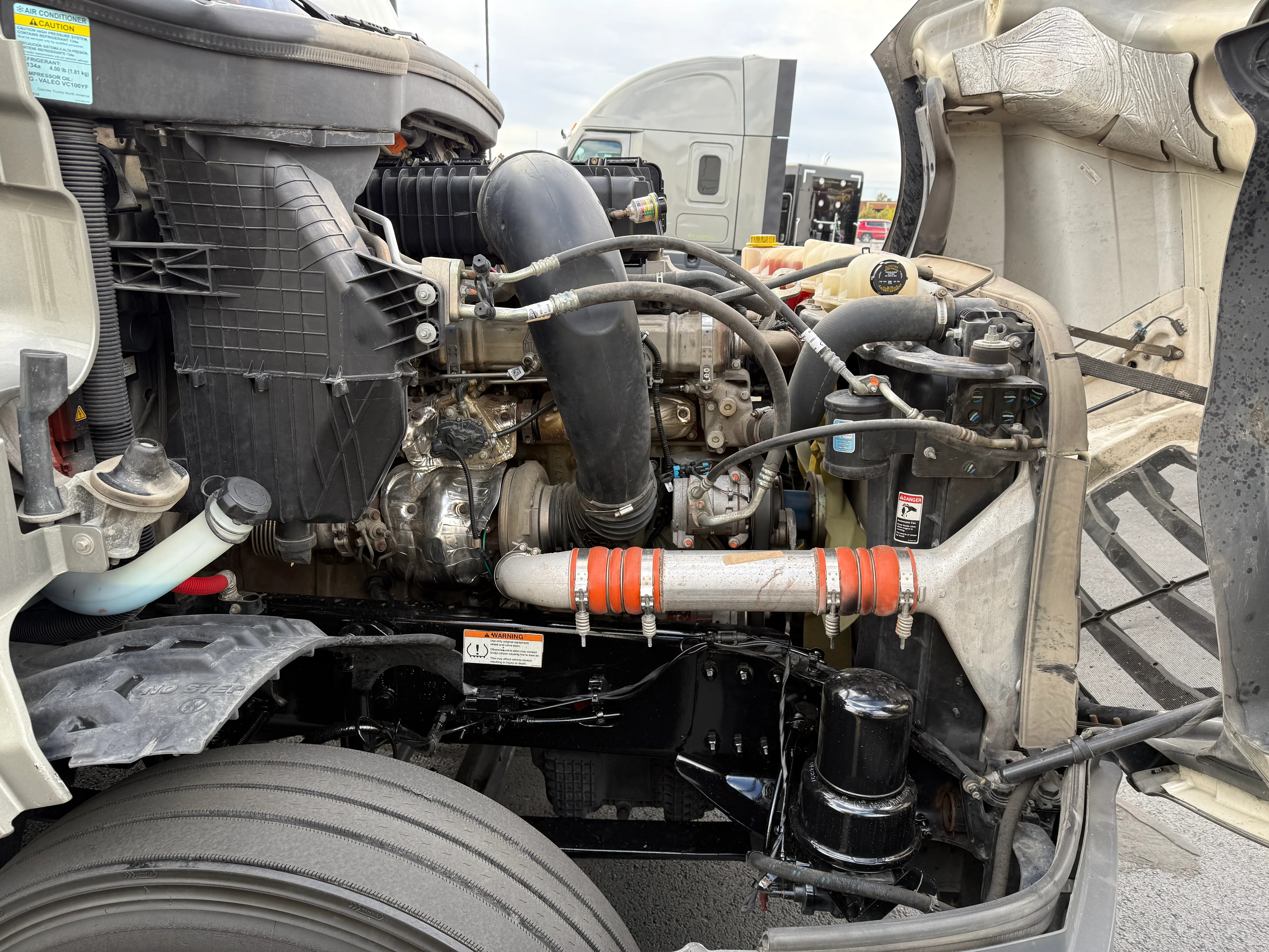 2022 Freightliner Cascadia - image 15