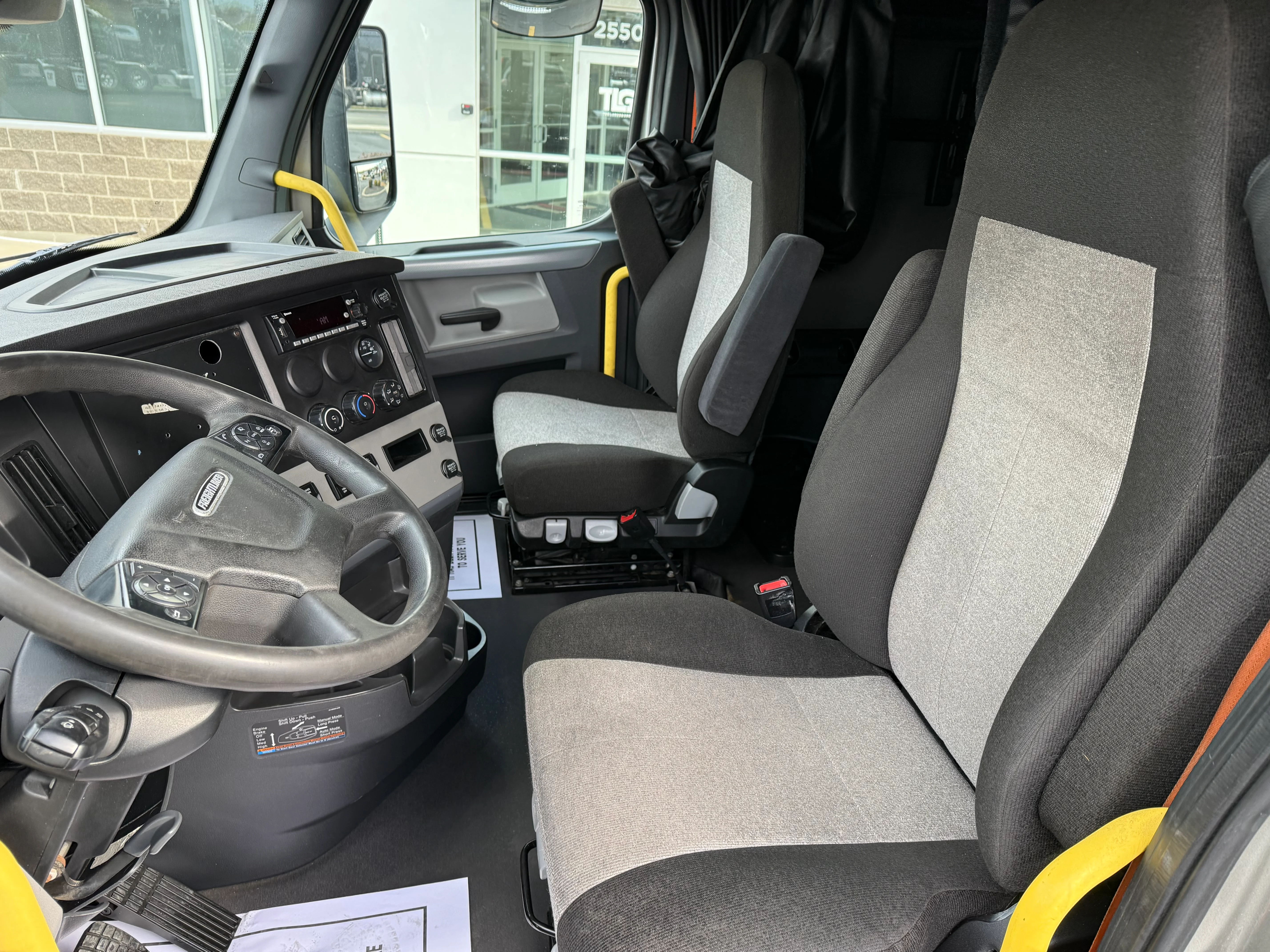 2022 Freightliner Cascadia - image 8