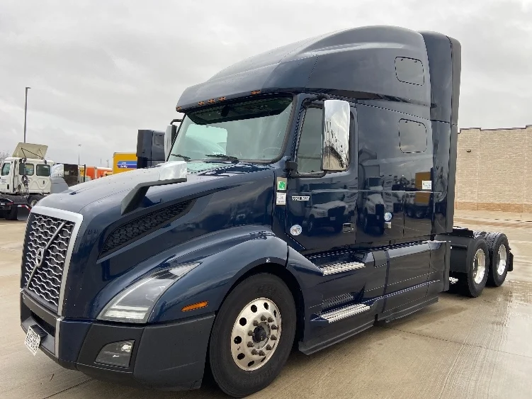 2020 Volvo VNL 760 - image 3