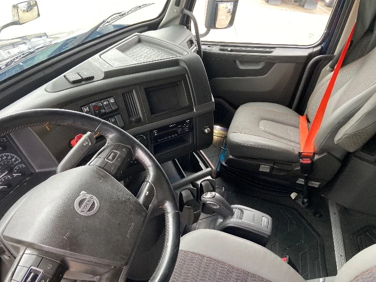 2020 Volvo VNL 760 - image 10